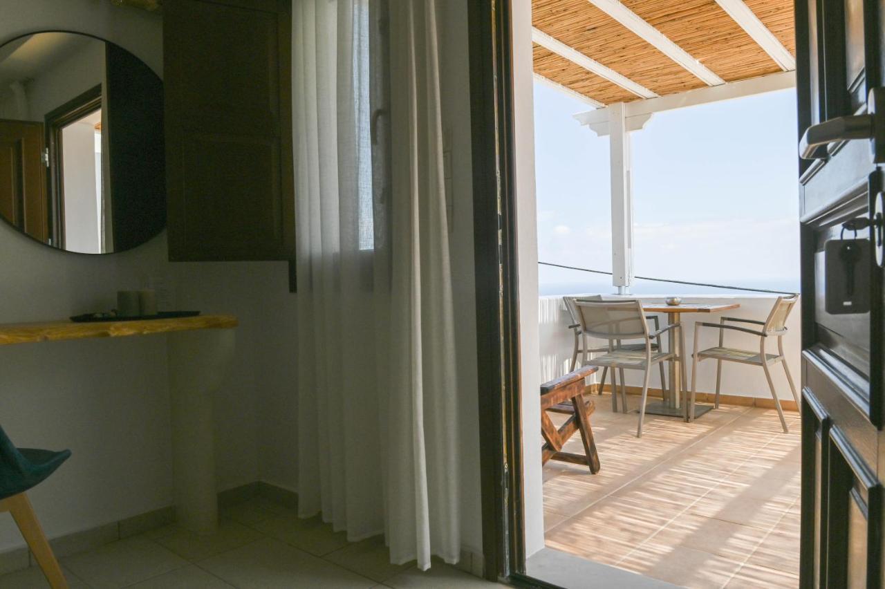 Amerisa Suites & Villa Фира Екстериор снимка