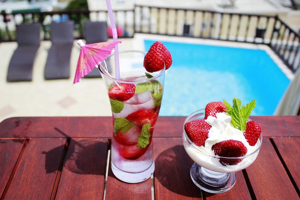 Amerisa Suites & Villa Фира Екстериор снимка