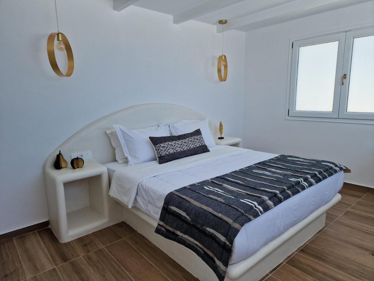 Amerisa Suites & Villa Фира Екстериор снимка