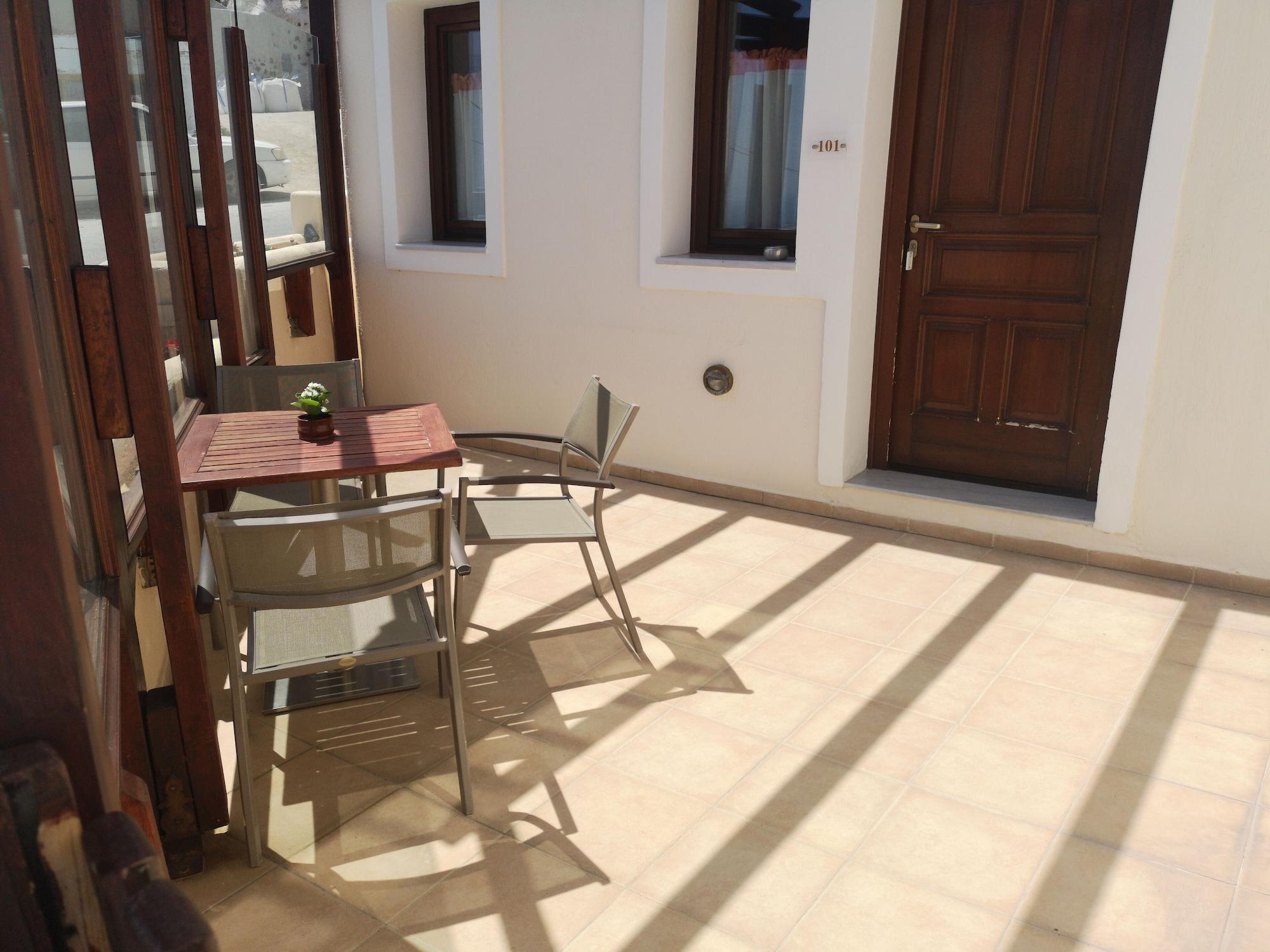 Amerisa Suites & Villa Фира Екстериор снимка