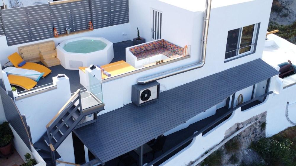 Amerisa Suites & Villa Фира Екстериор снимка