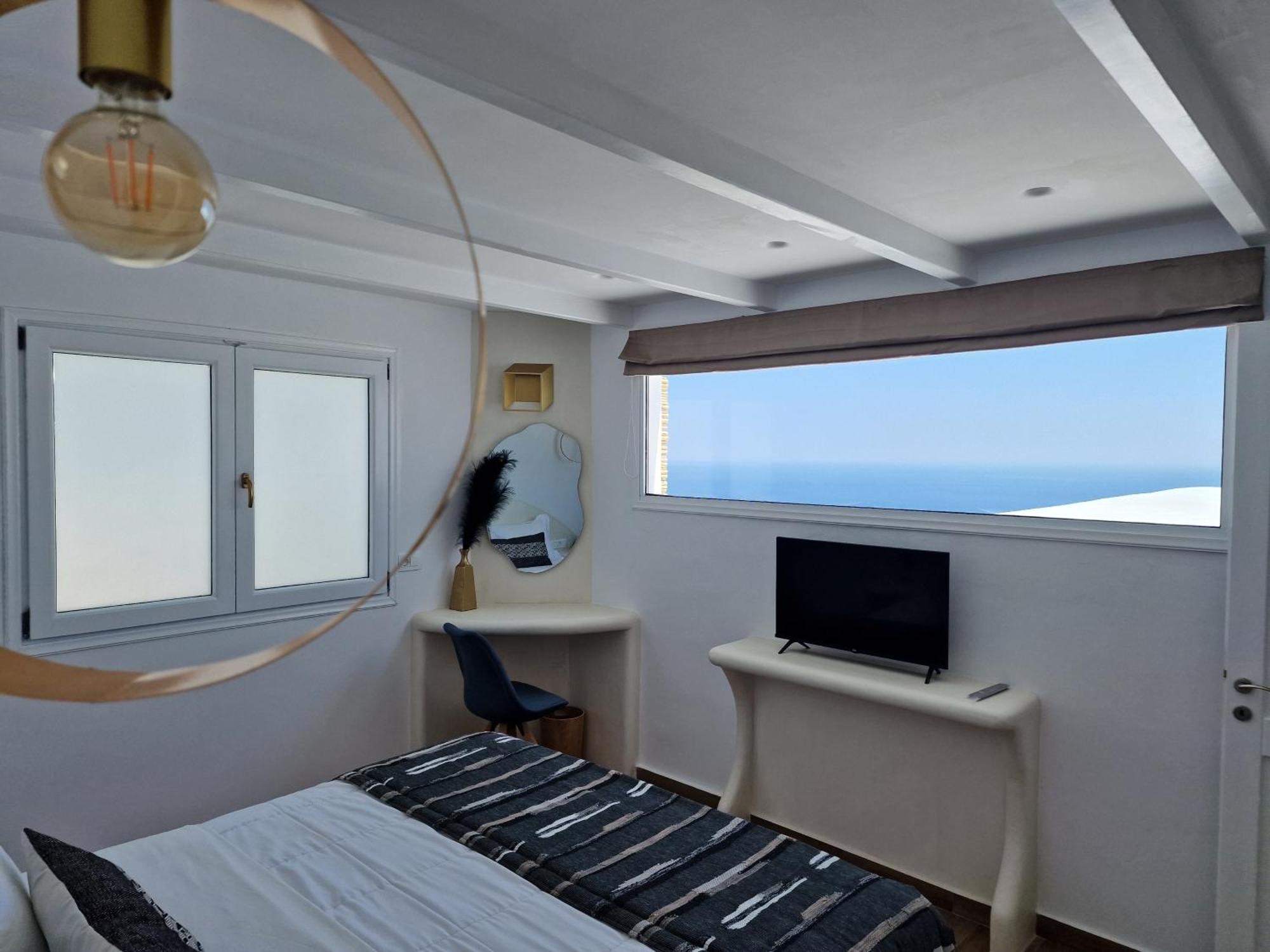 Amerisa Suites & Villa Фира Екстериор снимка